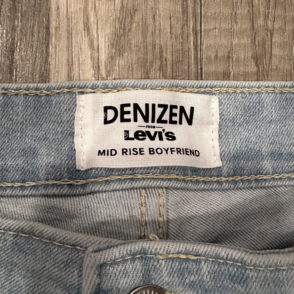 Denizen levis midrise boyfriend jeans

Woman’s size 12/31 - Picture 3 of 5